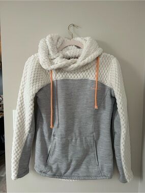 Avalanche Sherpa-Trim Pullover Hoodie - Light Gray and Cream